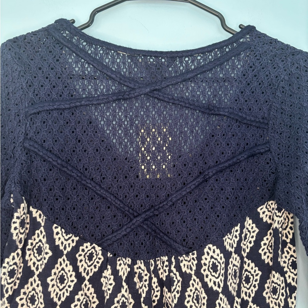 NWT Lucky Brand Mixed Media Top Crochet Detail Navy Blue White Size Medium Boho - Picture 4 of 6
